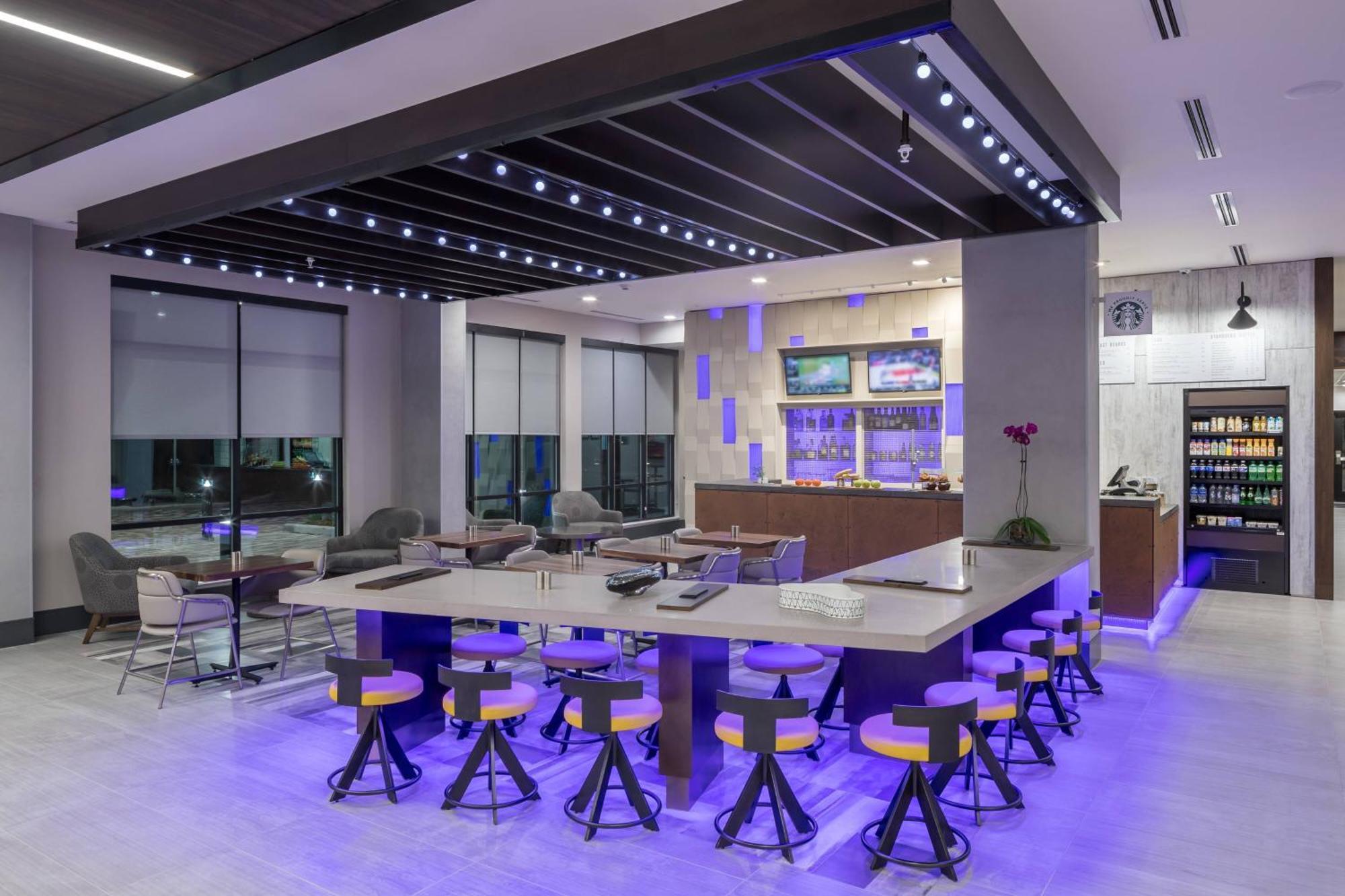 Courtyard By Marriott Houston Heights/I-10 Hotel Buitenkant foto