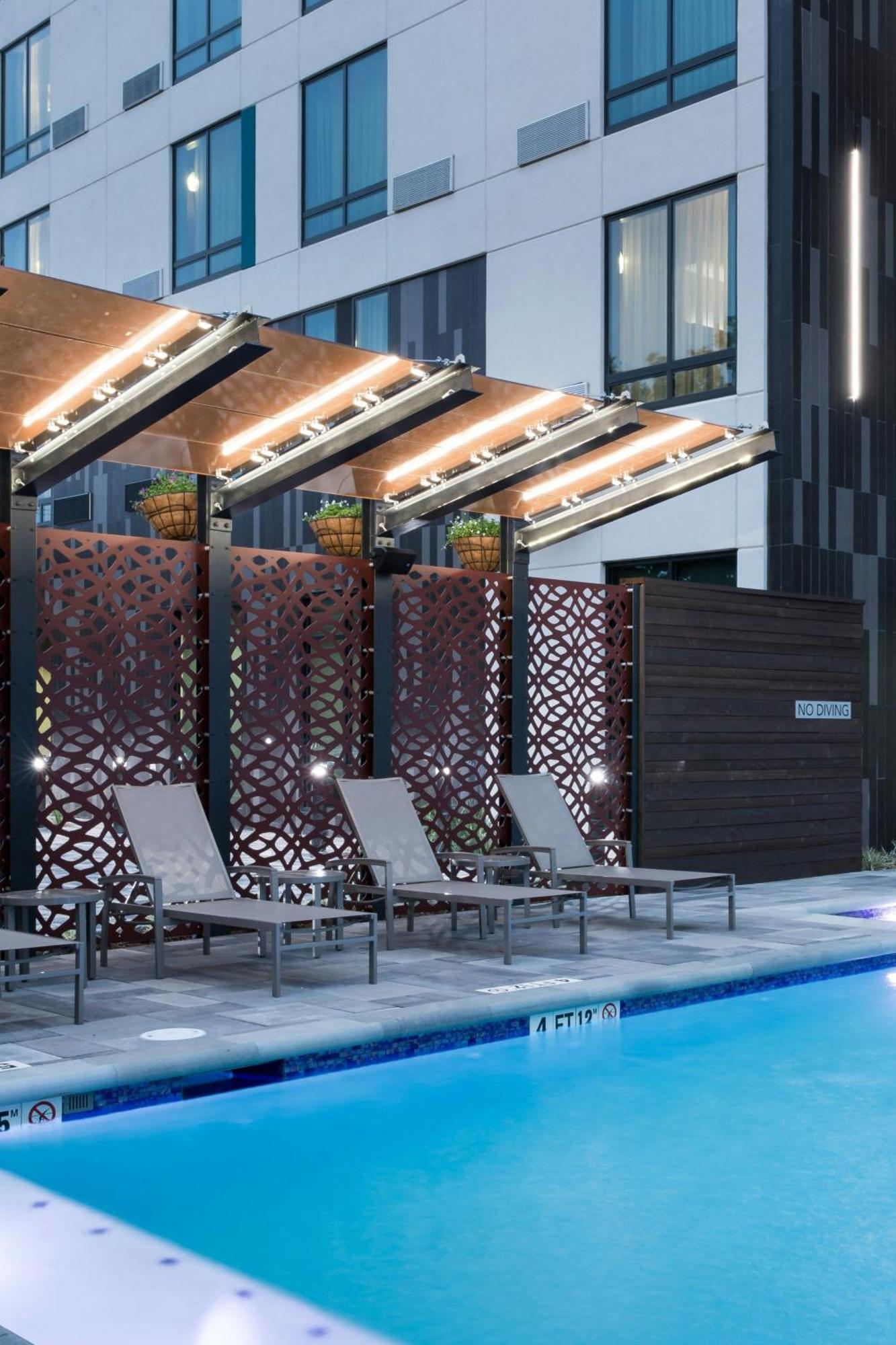 Courtyard By Marriott Houston Heights/I-10 Hotel Buitenkant foto