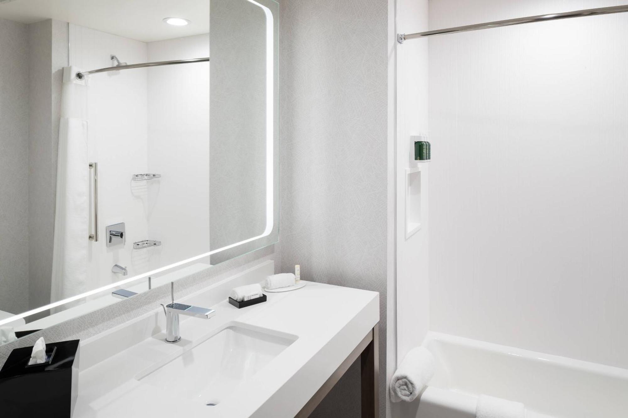 Courtyard By Marriott Houston Heights/I-10 Hotel Buitenkant foto