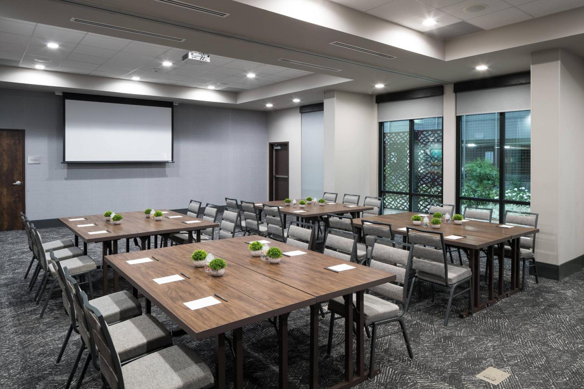 Courtyard By Marriott Houston Heights/I-10 Hotel Buitenkant foto