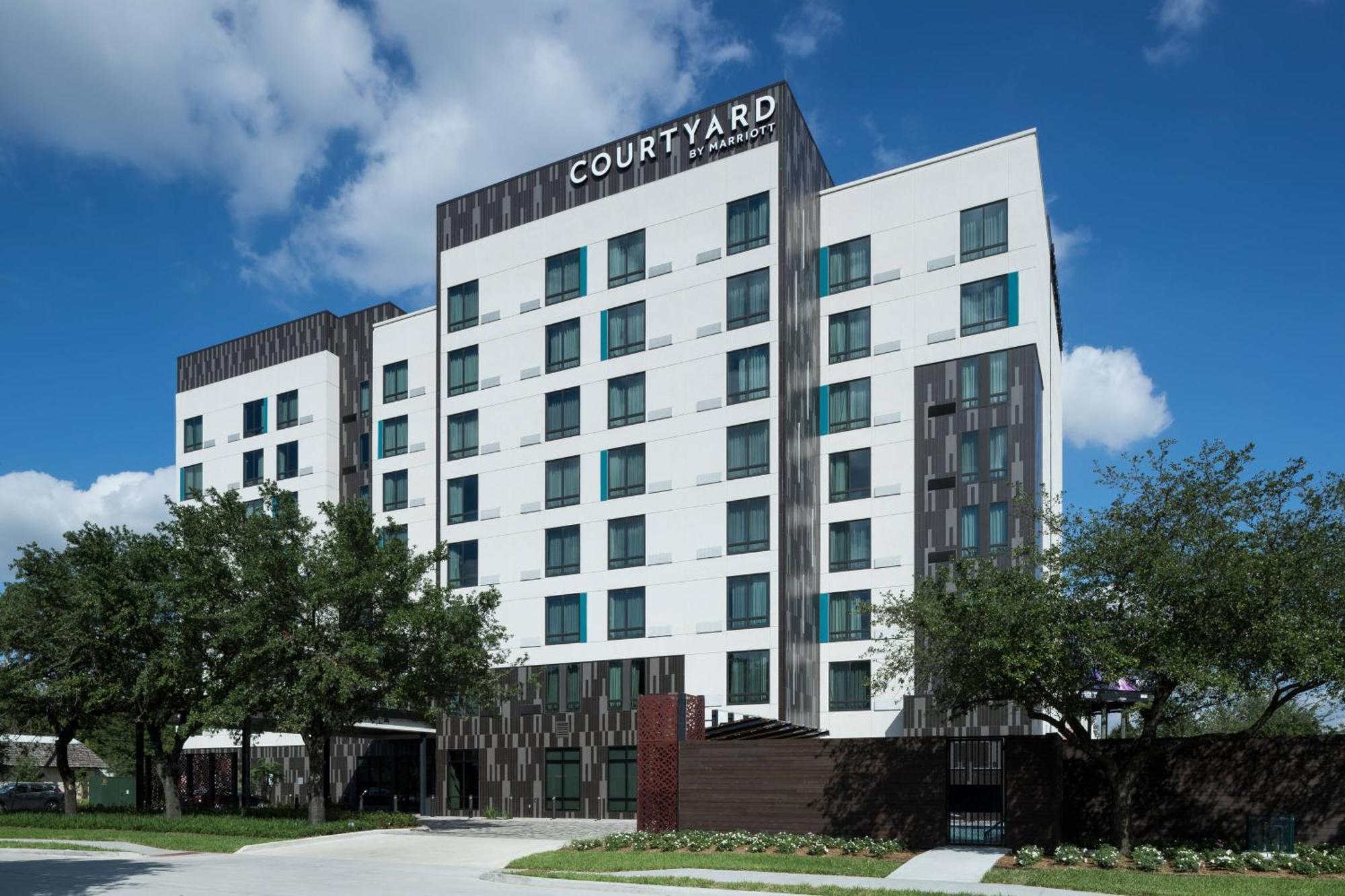 Courtyard By Marriott Houston Heights/I-10 Hotel Buitenkant foto
